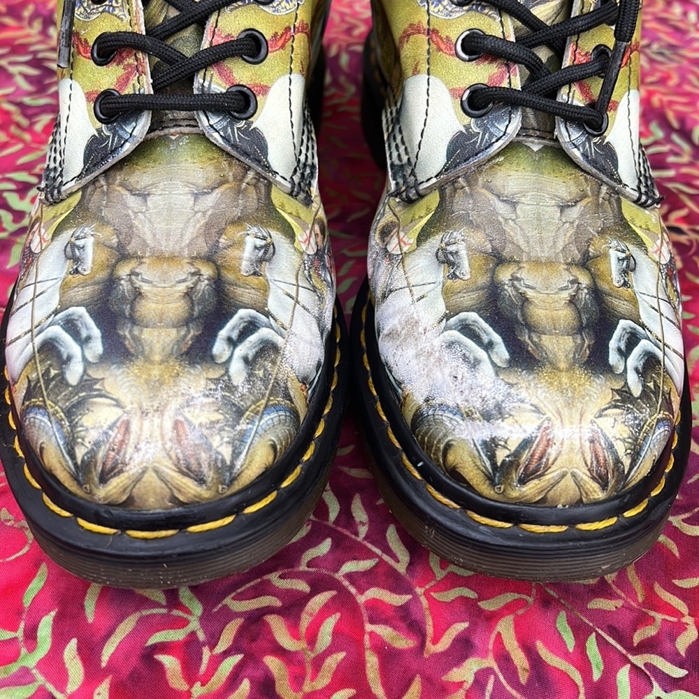 Rare Dr. Martens George & Dragon Backhand 1460 Boots - Picture 3 of 17